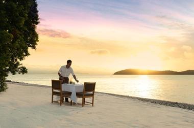 Dinner on the World's Biggest Reef at Qualia