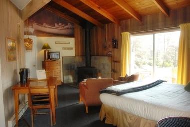 The Andiron Seaside Inn & Cabins