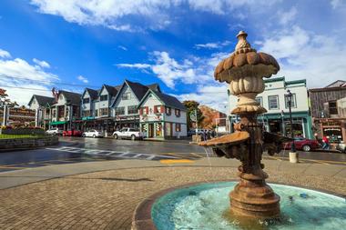 Plan a romantic weekend trip to Bar Harbor, ME