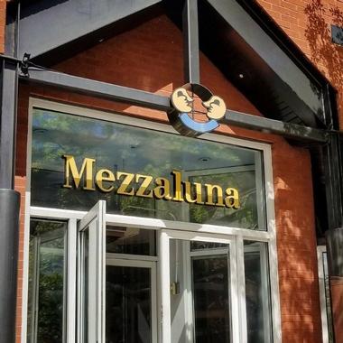 Mezzaluna, Aspen