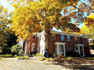 Cromwell Manor Historic Inn