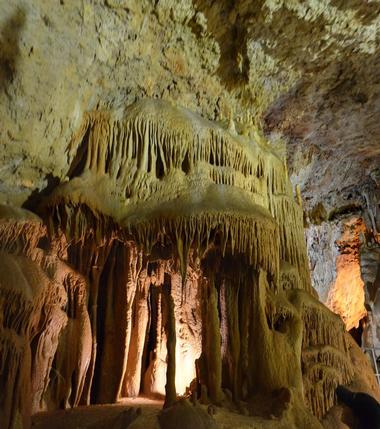 Historic Diamond Caverns (1 hour 20 min)