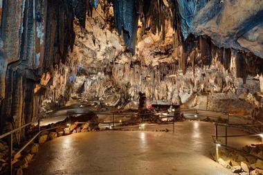 Majestic Caverns