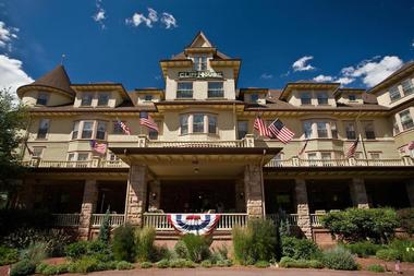 Have romantic dinner at the Cliff House Hotel Dining Room